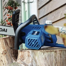 Load image into Gallery viewer, Hyundai HYC1600E Electric Chainsaw 1600W 14in 35cm Bar 13m/s Chain 230V Corded Garden Saw