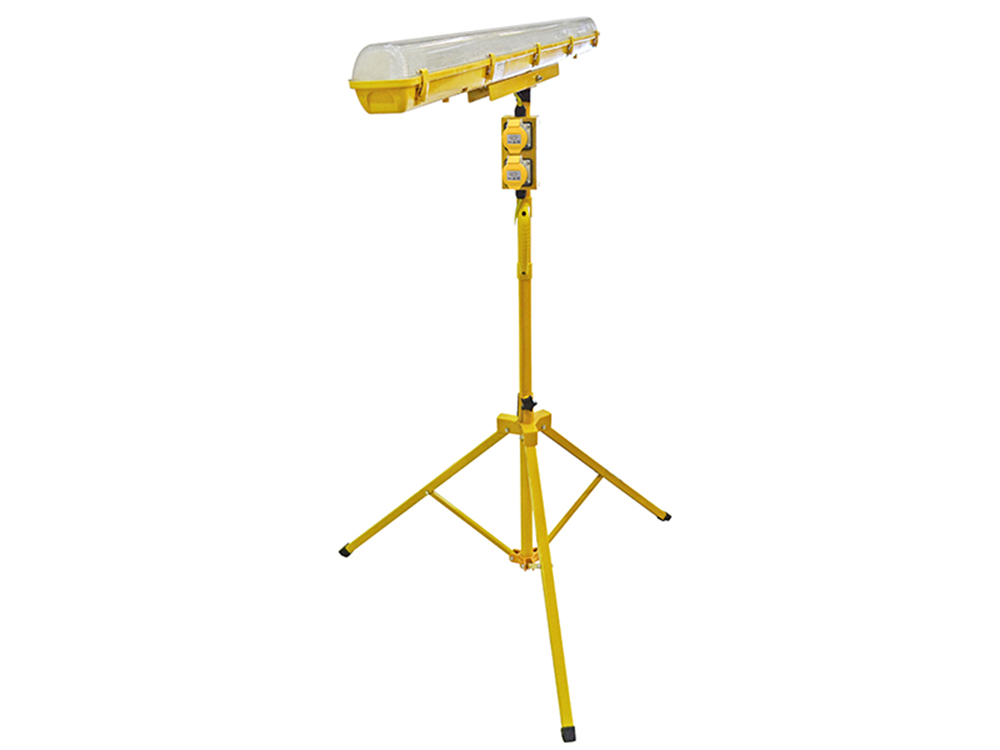 Faithfull Power Plus FPPSLFWT44WL LED Plasterer's Tripod Light 5ft 4050 Lumens 110V |