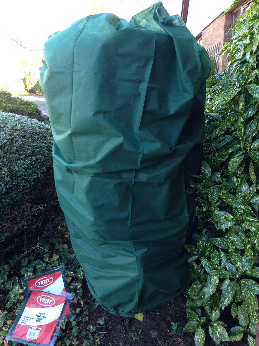 Heavy Duty 35gsm Frost Protection Fleece Plant Covers Warming Jacket Bush Tree Protector