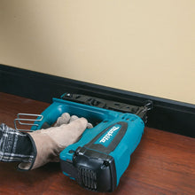 Load image into Gallery viewer, Makita GF600SE Second Fix Gas Nailer 2 x 7.2 V Batteries 7 Charger in Carry Case
